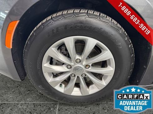 Used 2018 Chrysler Pacifica Touring-L image 25