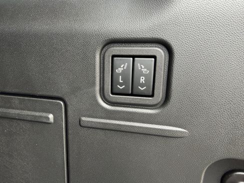 Used 2024 GMC Hummer EV 2X w/ LPO, Illumination Package image 16