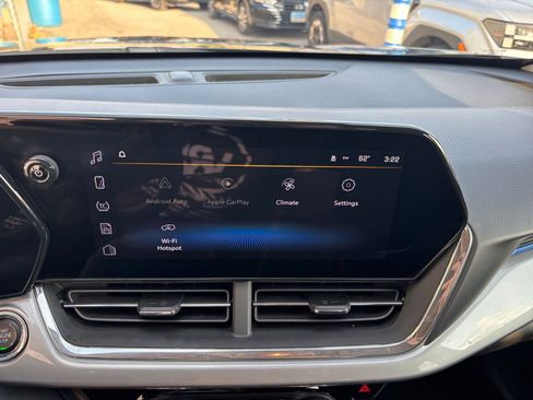 Used 2025 Chevrolet Trax LT image 21