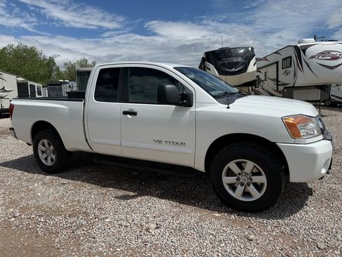 Used 2009 Nissan Titan SE w/ SE Max Utility Pkg AWD/4WD image 3