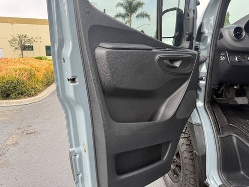 Used 2022 Mercedes-Benz Sprinter 2500 image 10