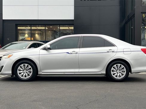 Used 2013 Toyota Camry LE image 9