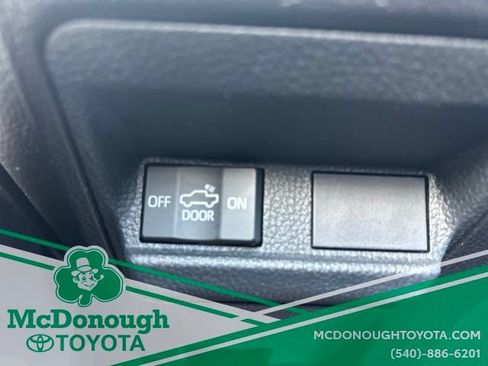 Certified 2025 Toyota Tacoma SR5 AWD/4WD image 18