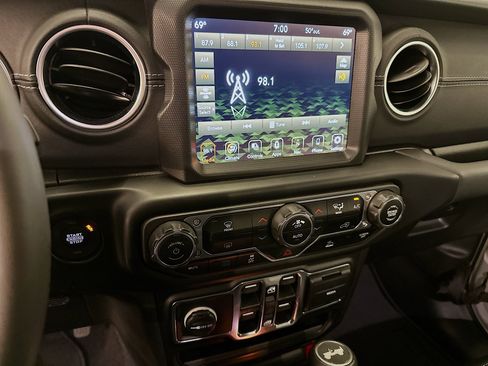 Used 2023 Jeep Wrangler Sahara image 26