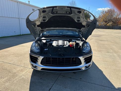 Used 2017 Porsche Macan S w/ Dark Walnut Interior Package image 11