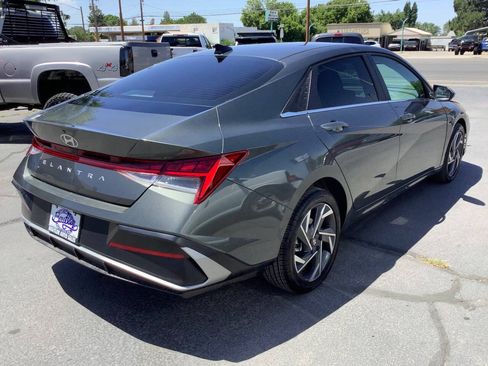 Used 2025 Hyundai Elantra SEL FWD image 9