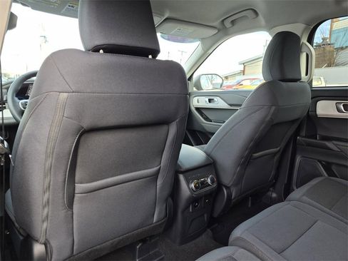 Used 2025 Ford Explorer Active image 35