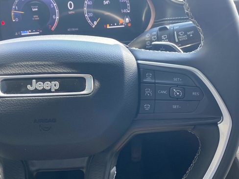 Used 2023 Jeep Grand Cherokee L Laredo image 42