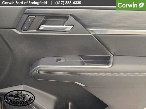 Used 2024 GMC Acadia Elevation image 11