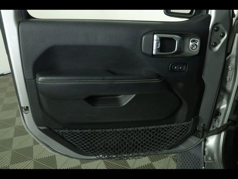 Used 2018 Jeep Wrangler Unlimited Sahara w/ Safetytec Group image 11