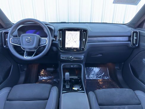 Used 2023 Volvo XC40 Recharge Plus w/ Protection Package Premier image 13