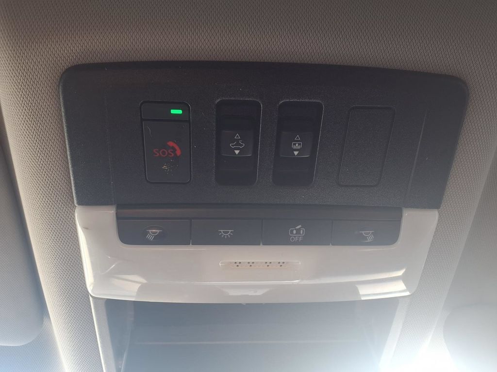 Used 2021 Nissan Rogue SV w/ Premium Package FWD image 9