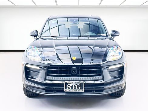 Used 2025 Porsche Macan AWD/4WD image 2