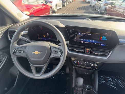 Used 2025 Chevrolet TrailBlazer LT image 32