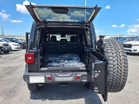 New 2025 Jeep Wrangler Unlimited Sahara AWD/4WD image 15