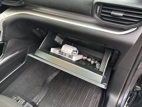 Used 2022 Ford Explorer XLT image 44