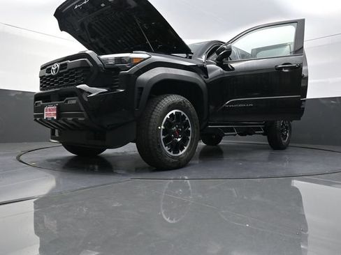 Used 2025 Toyota Tacoma TRD Off-Road AWD/4WD image 32