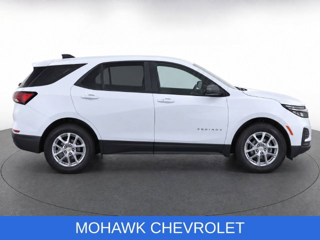 Used 2022 Chevrolet Equinox LS w/ LS Convenience Package AWD/4WD image 10