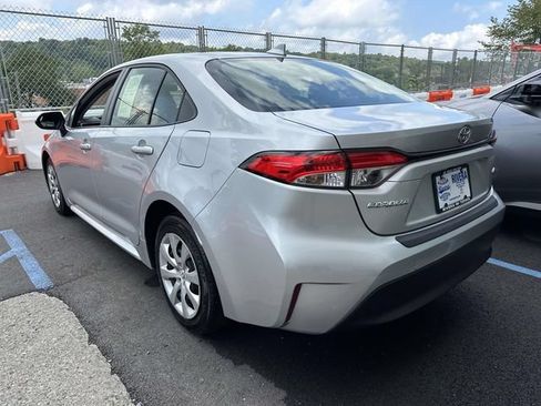 Used 2023 Toyota Corolla LE FWD image 4
