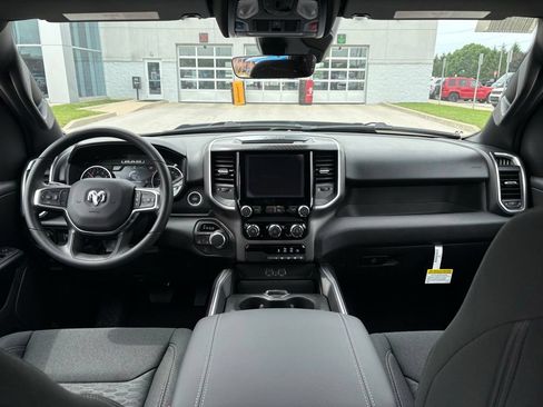 New 2026 RAM 1500 Express AWD/4WD image 10