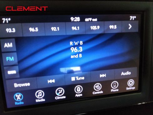 Used 2018 Chrysler Pacifica Touring-L image 22