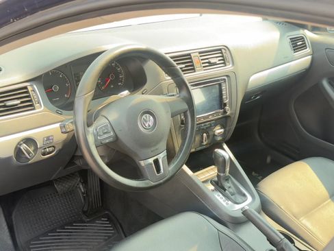 Used 2011 Volkswagen Jetta TDI FWD image 13