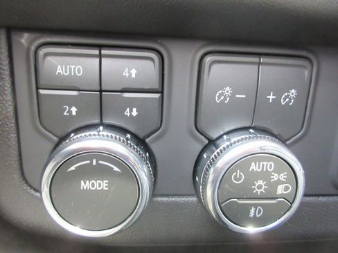 New 2026 GMC Yukon Elevation w/ Elevation Premium Package AWD/4WD image 17