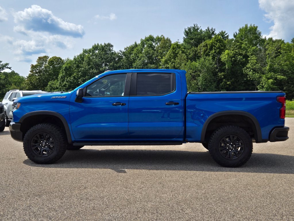 Used 2022 Chevrolet Silverado 1500 ZR2 w/ Technology Package AWD/4WD image 2