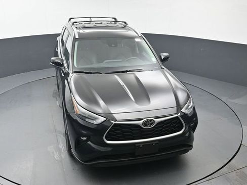 Used 2023 Toyota Highlander XLE image 42