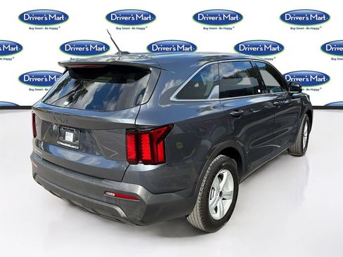 Used 2023 Kia Sorento LX image 7