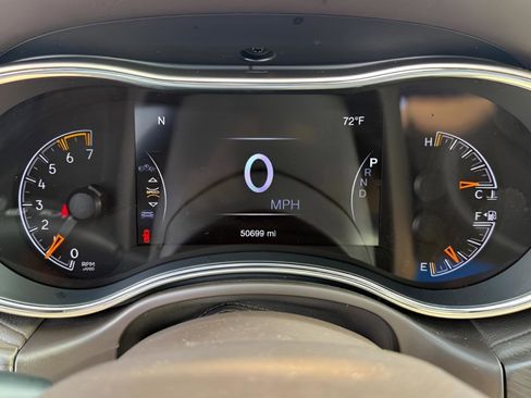 Used 2017 Jeep Grand Cherokee Overland w/ Jeep Active Safety Group image 30