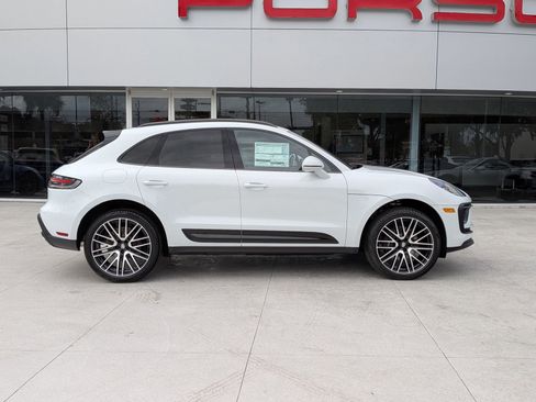 New 2026 Porsche Macan image 8