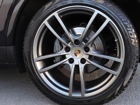 Used 2019 Porsche Cayenne S image 85