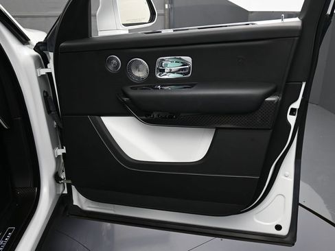Certified 2021 Rolls-Royce Cullinan Black Badge image 32