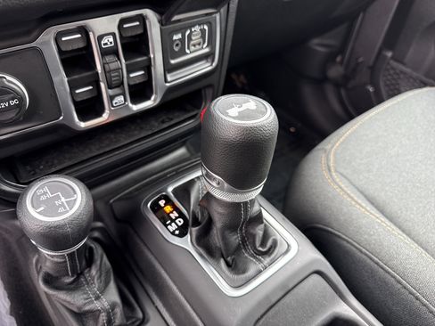 Used 2025 Jeep Wrangler Sport S image 24