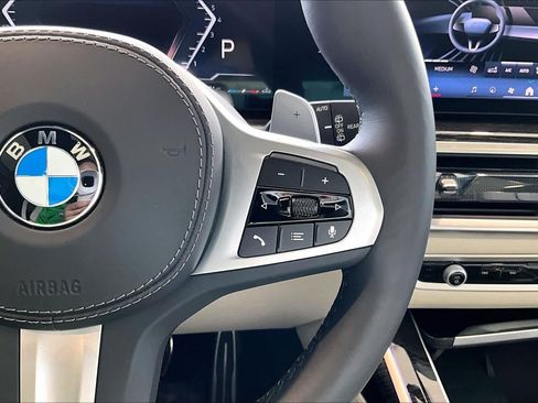 Used 2025 BMW X7 xDrive40i w/ M Sport Package AWD/4WD image 17