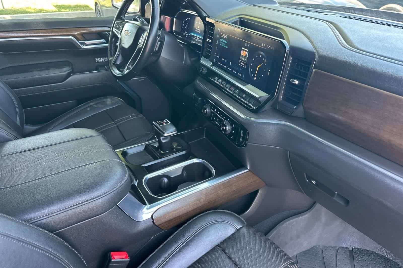 Used 2023 Chevrolet Silverado 1500 High Country w/ High Country Premium Package AWD/4WD image 18
