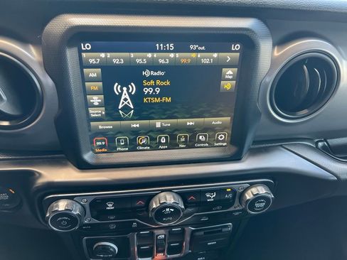 Used 2022 Jeep Gladiator Sport AWD/4WD image 19