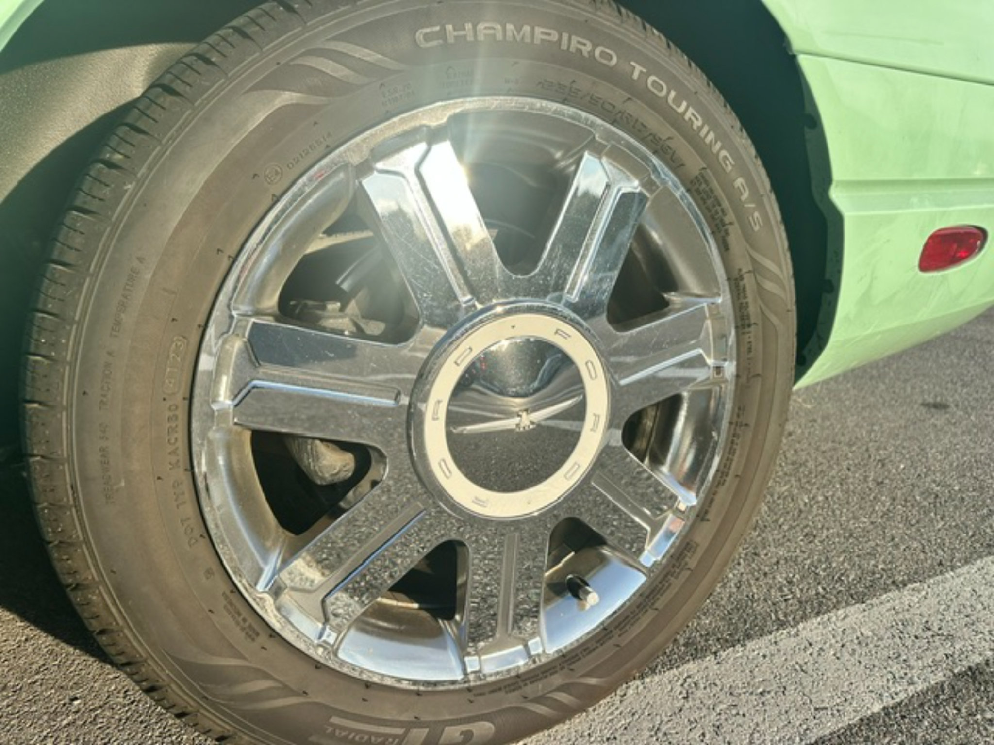 Used 2004 Ford Thunderbird RWD image 9
