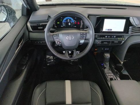 Used 2025 Toyota Camry SE FWD image 15