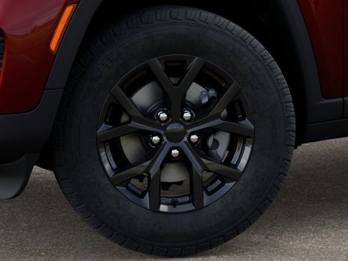 New 2025 Jeep Grand Cherokee Altitude image 8