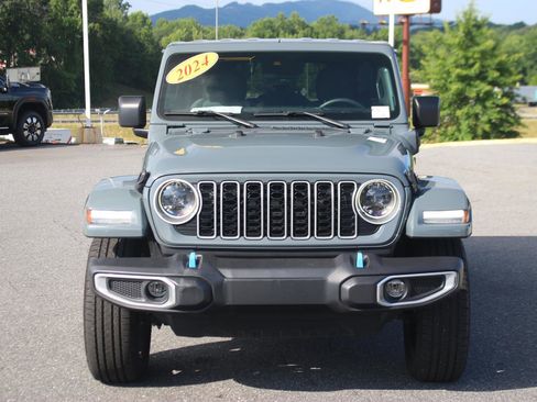 Used 2024 Jeep Wrangler Unlimited Sahara AWD/4WD image 2