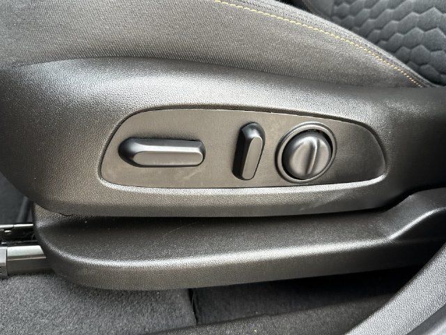Used 2021 Chevrolet Equinox LT FWD image 19