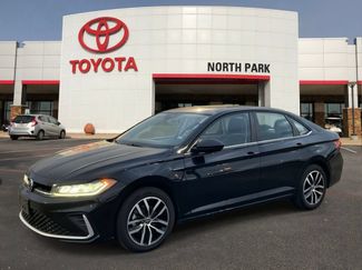 Used 2025 Volkswagen Jetta SE FWD video 1