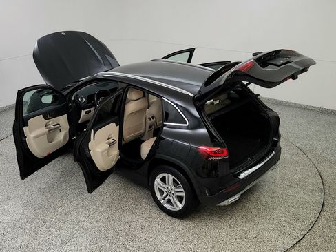 Used 2023 Mercedes-Benz GLA 250 4MATIC w/ Premium Package image 18