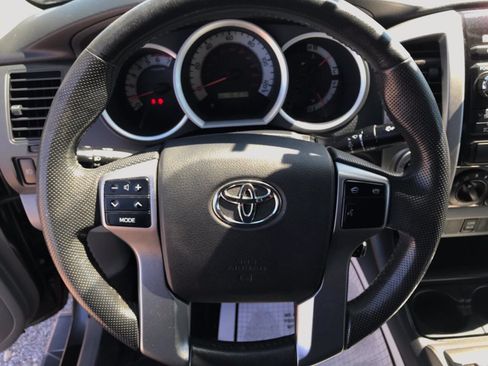 Used 2012 Toyota Tacoma 4x4 Access Cab V6 w/ TRD Sport Pkg image 9
