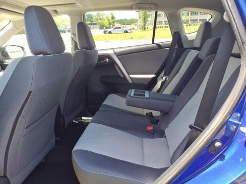 Used 2015 Toyota RAV4 XLE FWD image 9