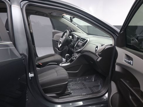 Used 2020 Chevrolet Sonic LT image 18