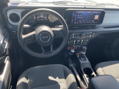 Used 2024 Jeep Wrangler Unlimited AWD/4WD image 20