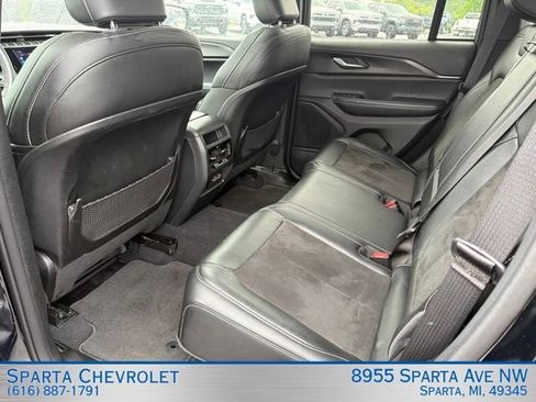 Used 2024 Jeep Grand Cherokee Altitude AWD/4WD image 11